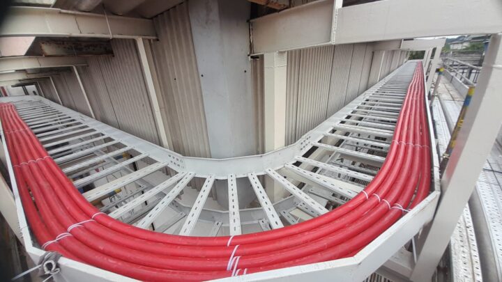 Pemasangan cable tray untuk industri